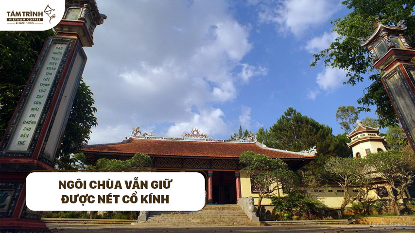 Tọa lạc ngay trung tâm thành phố Đà Lạt, chùa Quan Âm vẫn giữ cho mình vẻ linh thiêng vốn có mỗi khi các Phật Tử viếng thăm