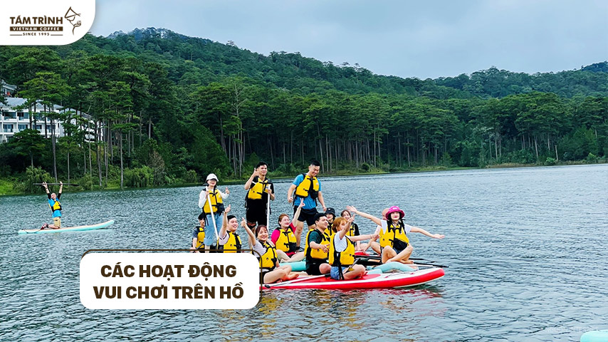Các hoạt động vui chơi trên hồ