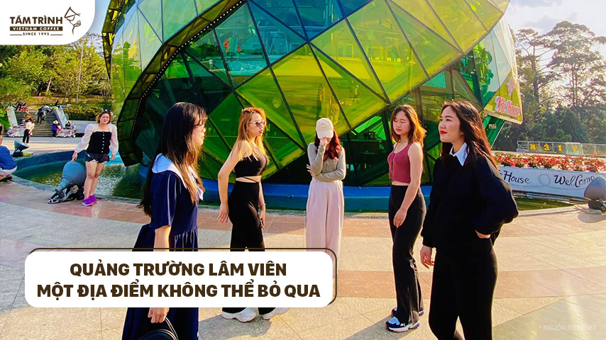Quảng trường Lâm Viên - một địa điểm không thể bỏ qua khi đi tour du lịch Đà Lạt lễ 30/4
