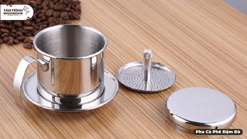 Chuẩn bị để pha cà phê phin