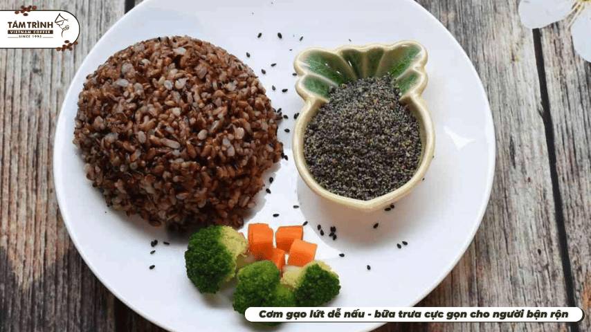 Cơm gạo lứt dễ nấu - bữa trưa cực gọn cho người bận rộn