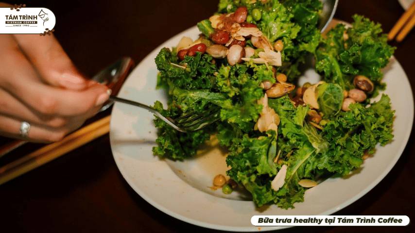 Bữa trưa healthy tại Tám Trình Coffee