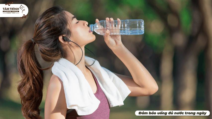 Đảm bảo uống đủ nước trong ngày