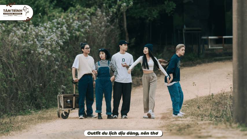 Outfit du lịch dịu dàng, nên thơ&nbsp;