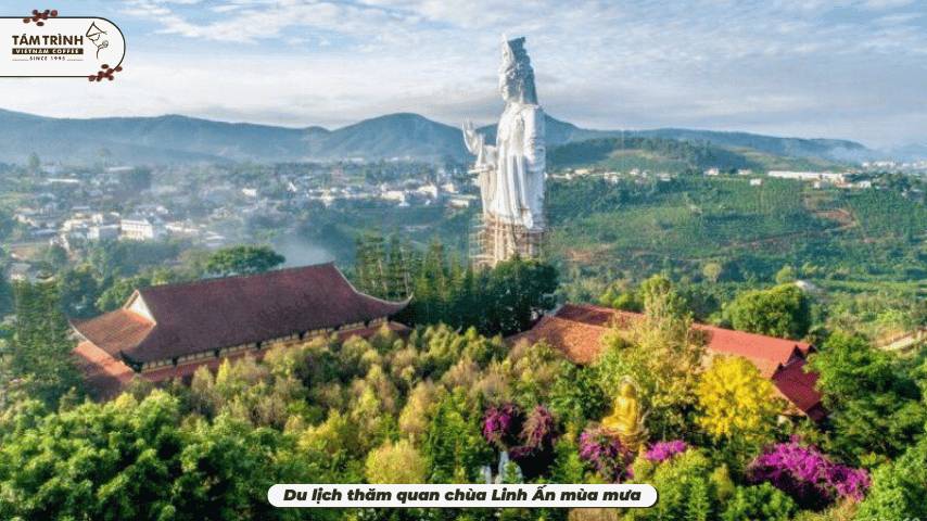 Du lịch thăm quan chùa Linh Ấn mùa mưa