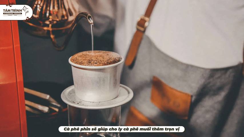 Cà phê phin sẽ giúp cho ly cà phê muối thêm trọn vị