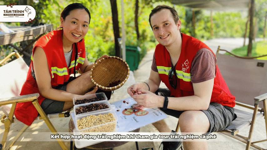 Kết hợp hoạt động trải nghiệm khi tham gia tour trải nghiệm cà phê