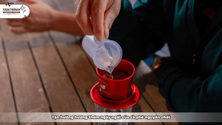 Tận hưởng hương thơm ngây ngất của cà phê nguyên chất