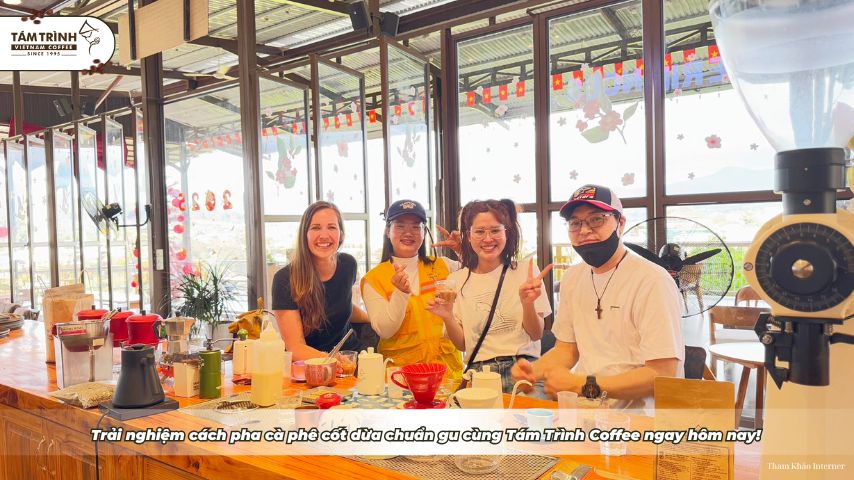 Trải nghiệm cách pha cà phê cốt dừa chuẩn gu cùng Tám Trình Coffee ngay hôm nay!