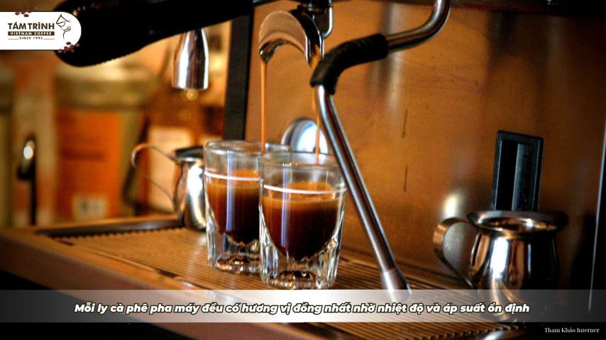 Mỗi ly cà phê pha máy đều có hương vị đồng nhất nhờ nhiệt độ và áp suất ổn định