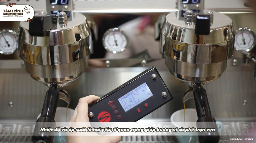 Nhiệt độ và áp suất là hai yếu tố quan trọng giúp hương vị cà phê trọn vẹn