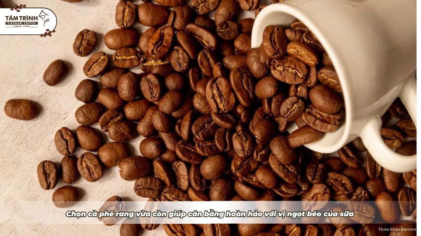 Chọn cà phê rang vừa còn giúp cân bằng hoàn hảo với vị ngọt béo của sữa và tạo nên hương vị hài hòa!