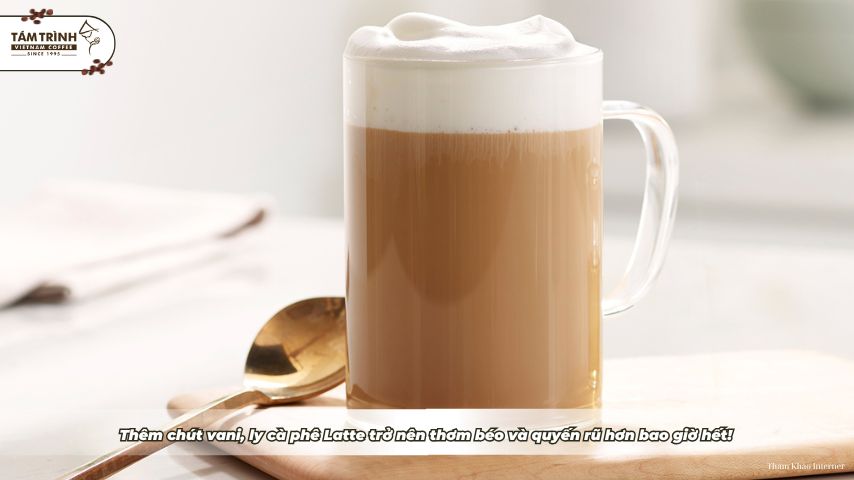 Thêm chút vani, ly cà phê Latte trở nên thơm béo và quyến rũ hơn bao giờ hết!