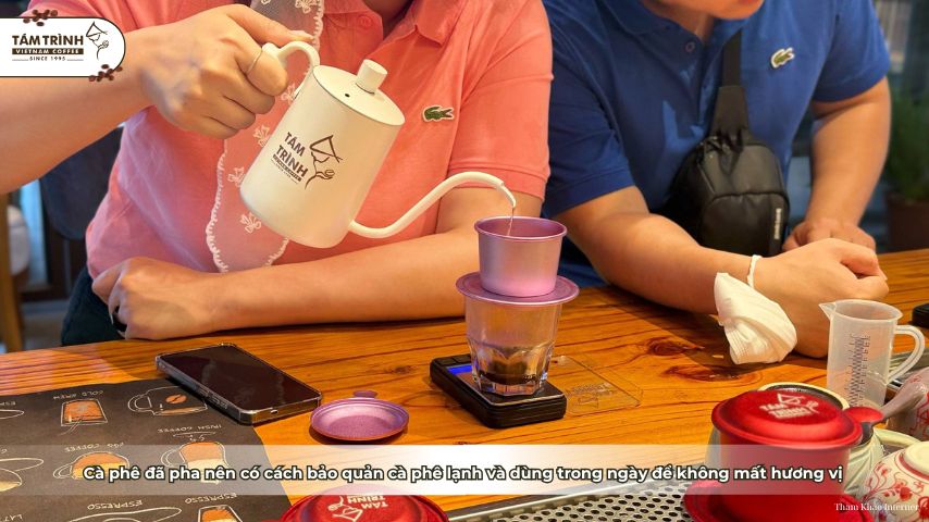 Cà phê đã pha nên có cách bảo quản cà phê lạnh và dùng trong ngày để không mất hương vị